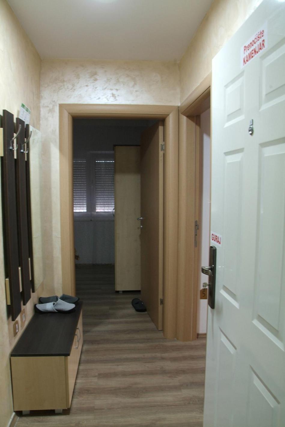 Apartments Kamenjar نوفي ساد الغرفة الصورة